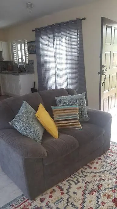 New Kingston Villa 0*,